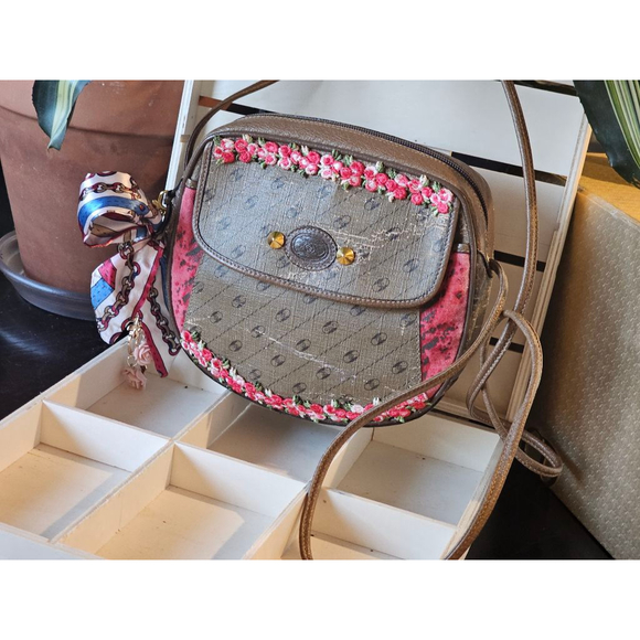 Gucci Rigate Interlocking GG Crossbody wTwilly/Patches/Charms Added Plus Dustbag - Picture 6 of 15